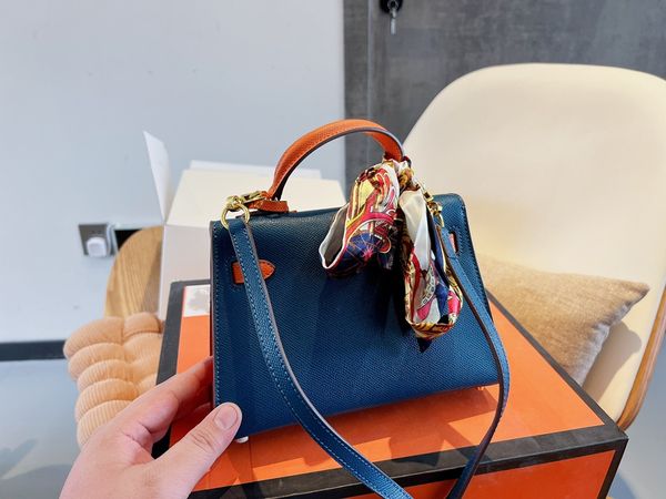 bright color, fashionable women's bag, blue orange color, 2 sizes, portable bag, messenger bag, shoulder bag, square bag, tote bag
bright color, fashionable women's bag, blue orange color, 2 sizes, portable bag, messenger bag, shoulder bag, square bag, tote bag