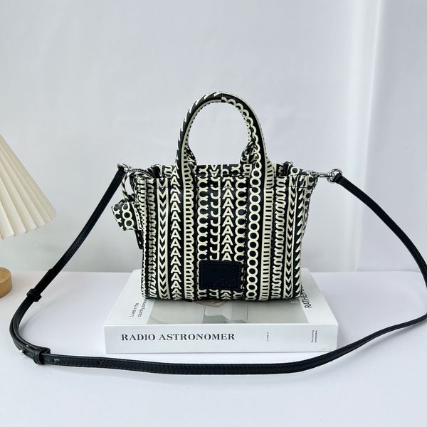 100% tote bag womens large designer cross shopping bags leather shoulder handbag practical capacity travel work luxury fashion totes 330
100% tote bag womens large designer cross shopping bags leather shoulder handbag practical capacity travel work luxury fashion totes 330