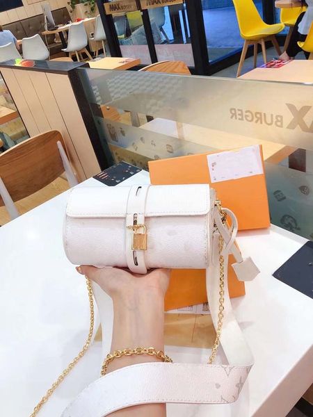 2023 new color-blocking pen holder bag fashion mini white printing cylinder bag exquisite chain one-shoulder messenger bag size:18*10*7cm #9
2023 new color-blocking pen holder bag fashion mini white printing cylinder bag exquisite chain one-shoulder messenger bag size:18*10*7cm #9