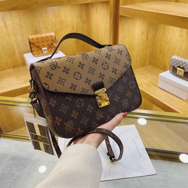 handbag 90% off factory wholesale retail women's bag 2023 summer new fashion large capacity vintage postman simple shoulder
handbag 90% off factory wholesale retail women's bag 2023 summer new fashion large capacity vintage postman simple shoulder
