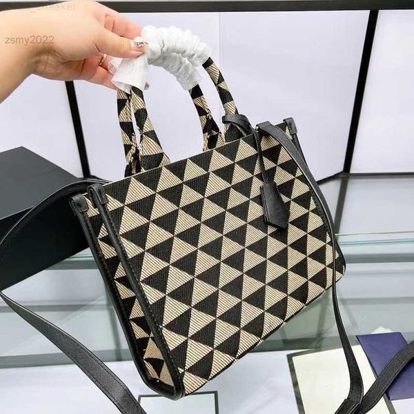 2022 new ladies tote bags diamond pattern shoulder bags luxury brand designers shoulder crossbody bags large handbags
2022 new ladies tote bags diamond pattern shoulder bags luxury brand designers shoulder crossbody bags large handbags