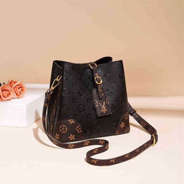 20 off handbag 2023 new bag and red embossed diagonal bucket classic printed handbag
20 off handbag 2023 new bag and red embossed diagonal bucket classic printed handbag