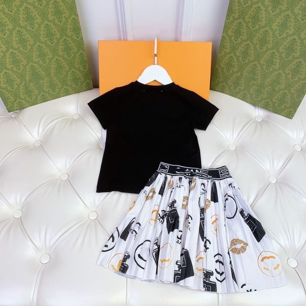 2pics sets kid designer skirt baby t shirt kids set toddler tshirt clothing boy girl tracksuits short sleeve suits new luxury brand summer s, White
2pics sets kid designer skirt baby t shirt kids set toddler tshirt clothing boy girl tracksuits short sleeve suits new luxury brand summer s, White
