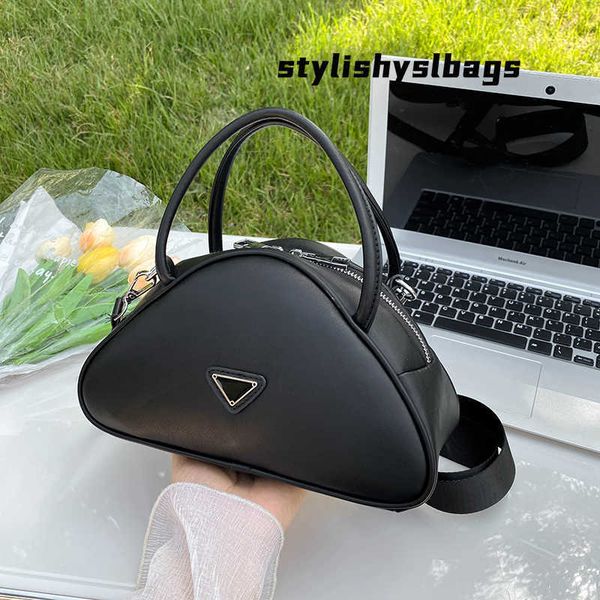 totes triangle women's bag 2022 trend black messenger bag y2k luxury designer handbag pu leather small tote shoulder bag for ladies 020
totes triangle women's bag 2022 trend black messenger bag y2k luxury designer handbag pu leather small tote shoulder bag for ladies 020