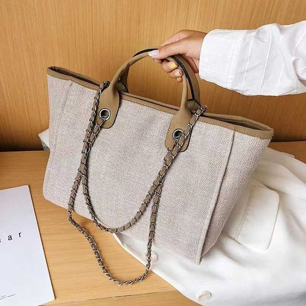 2023 new women's large capacity shoulder bag comfortable texture hand fashion chain messenger
2023 new women's large capacity shoulder bag comfortable texture hand fashion chain messenger