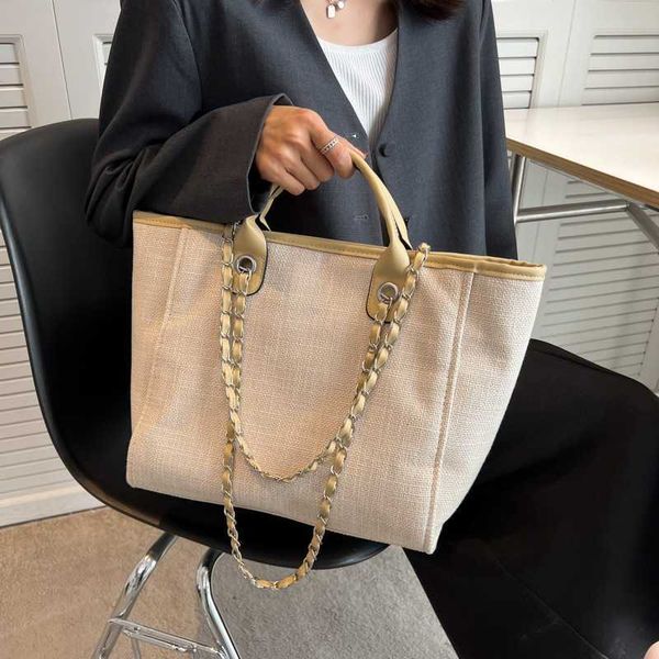 small fragrance chain shoulder bag women's 2023 new fashion canvas large capacity tote texture handbag
small fragrance chain shoulder bag women's 2023 new fashion canvas large capacity tote texture handbag