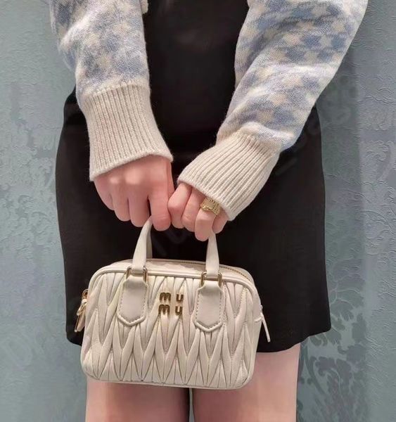 designer matelasses boston luxury bags miu iconic handbag women's pillow bag oblique cross tote men's bowling mini handbag cross b
designer matelasses boston luxury bags miu iconic handbag women's pillow bag oblique cross tote men's bowling mini handbag cross b