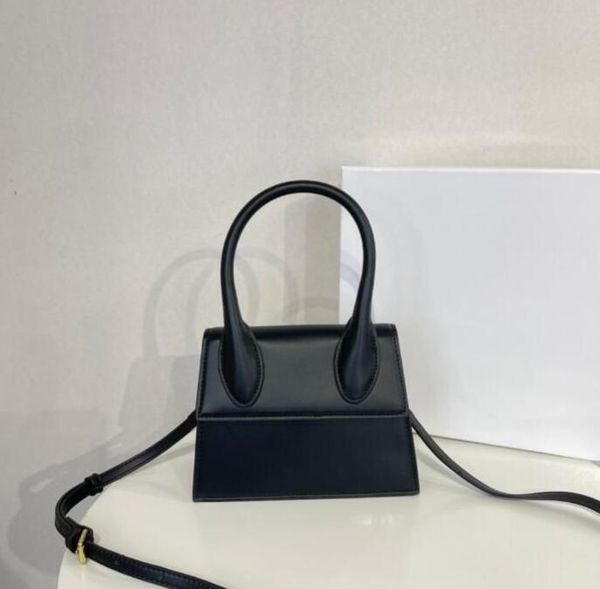 2023 women handbags cross body bags designer circle hand design high-grade texture single shoulder messenger cowhide thin shoulder strap han
2023 women handbags cross body bags designer circle hand design high-grade texture single shoulder messenger cowhide thin shoulder strap han