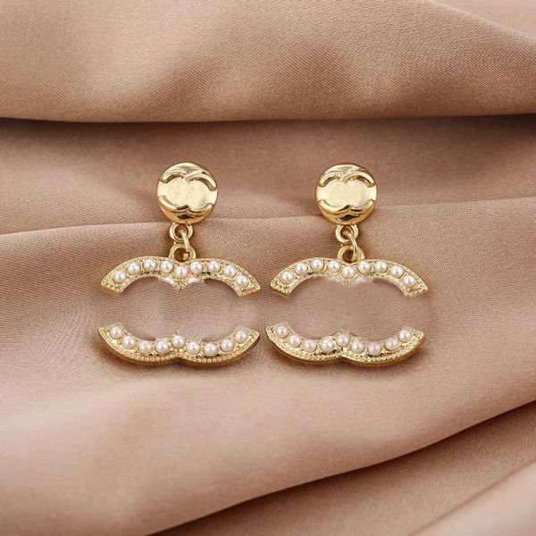 18k gold plated designers brand earrings designer letter ear stud women crystal pearl geometric earring for wedding party jewerlry accessori, Golden;silver
18k gold plated designers brand earrings designer letter ear stud women crystal pearl geometric earring for wedding party jewerlry accessori, Golden;silver