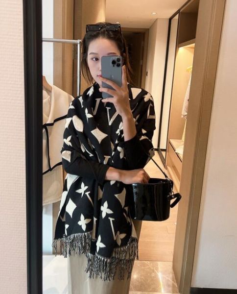 23ss 5colors famous luxury fashion scarves brand classical letter designers scarf women trend temperament hundred match ladies scarf, Blue;gray
23ss 5colors famous luxury fashion scarves brand classical letter designers scarf women trend temperament hundred match ladies scarf, Blue;gray