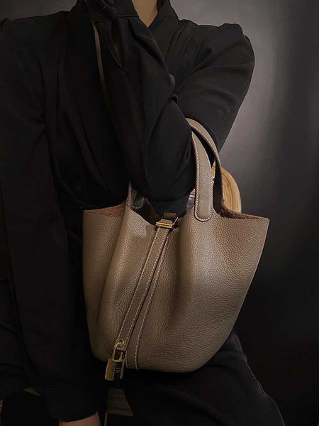 designer herme shoulder bags for women online outlet high sense vegetable basket women's leather bucket 2023 n
designer herme shoulder bags for women online outlet high sense vegetable basket women's leather bucket 2023 n