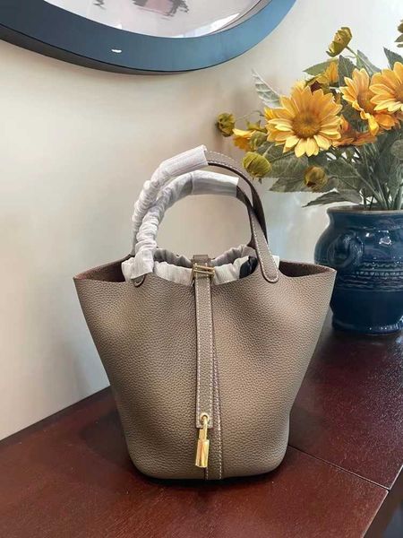designer herme shoulder bags for women online outlet new layer cow leather high-grade vegetable basket por
designer herme shoulder bags for women online outlet new layer cow leather high-grade vegetable basket por