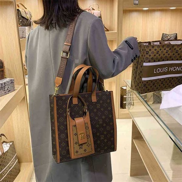 luxury designer 2023 new women's handbag glory hand heavy industry tot with change women's bag8x3t
luxury designer 2023 new women's handbag glory hand heavy industry tot with change women's bag8x3t