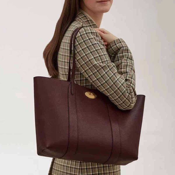 designer bag totes the tote bag women quality leather design handbag shopping bags messenger shoulder bags retro lady wallet 220905
designer bag totes the tote bag women quality leather design handbag shopping bags messenger shoulder bags retro lady wallet 220905