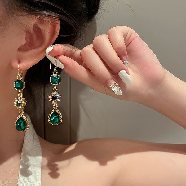 s3415 fashion jewelry for women dangle earrings green rhinestone zircon water drop geometric earrings, Silver
s3415 fashion jewelry for women dangle earrings green rhinestone zircon water drop geometric earrings, Silver