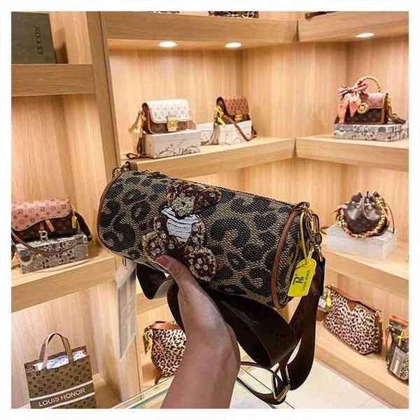 20% off handbag 2023 new bag guangzhou women's diamond bear shoulder capacity handbag tote bagno2a
20% off handbag 2023 new bag guangzhou women's diamond bear shoulder capacity handbag tote bagno2a