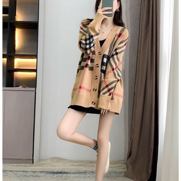 sweater women's autumn striped fashion long sleeve women high end jacquard cardigan knitting sweaters knit coats with botton, White;black
sweater women's autumn striped fashion long sleeve women high end jacquard cardigan knitting sweaters knit coats with botton, White;black