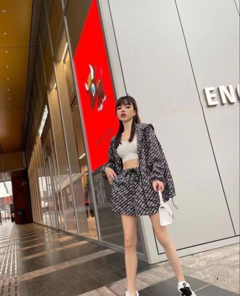 men's and women's tracksuits sports suit european large size covered with letter label suspender shirt coat hooded high waist retr, Gray
men's and women's tracksuits sports suit european large size covered with letter label suspender shirt coat hooded high waist retr, Gray
