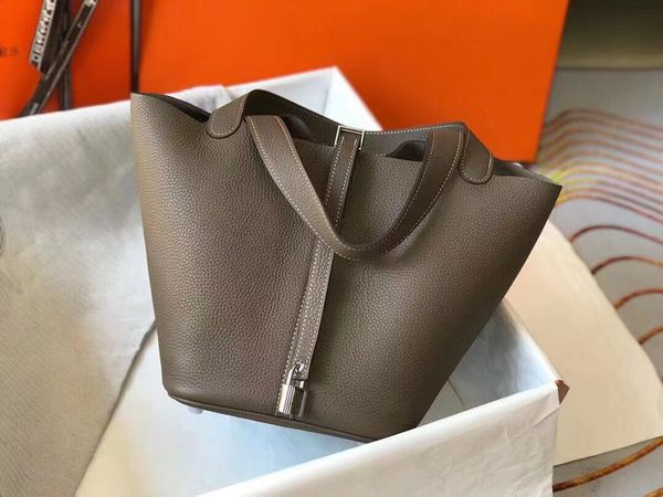 4-color temperament celebrity bucket bag shoulder bag handbag elbow satchel 2 size optional gold and silver buckle
4-color temperament celebrity bucket bag shoulder bag handbag elbow satchel 2 size optional gold and silver buckle
