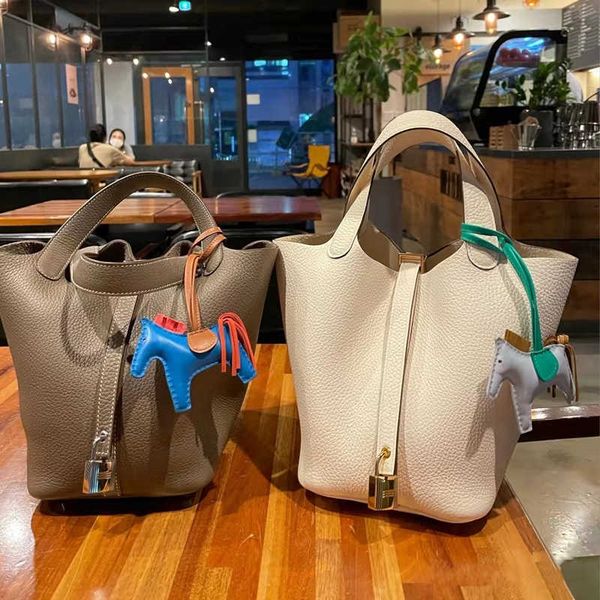 designer herme shoulder bags for women online outlet baobao women's 2023 spring and summer new vegetable baske
designer herme shoulder bags for women online outlet baobao women's 2023 spring and summer new vegetable baske