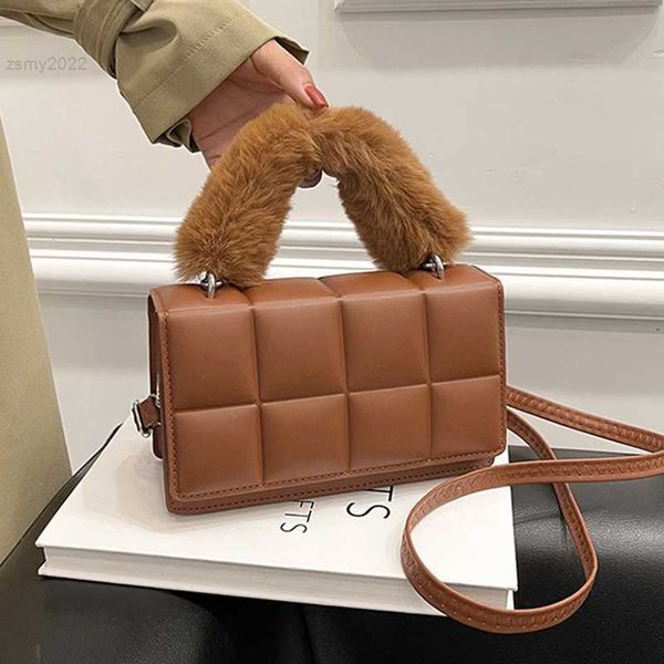 solid color pu leather plaid shoulder crossbody bags for women 2022 winter women's designer small handbag female travel flap bag
solid color pu leather plaid shoulder crossbody bags for women 2022 winter women's designer small handbag female travel flap bag