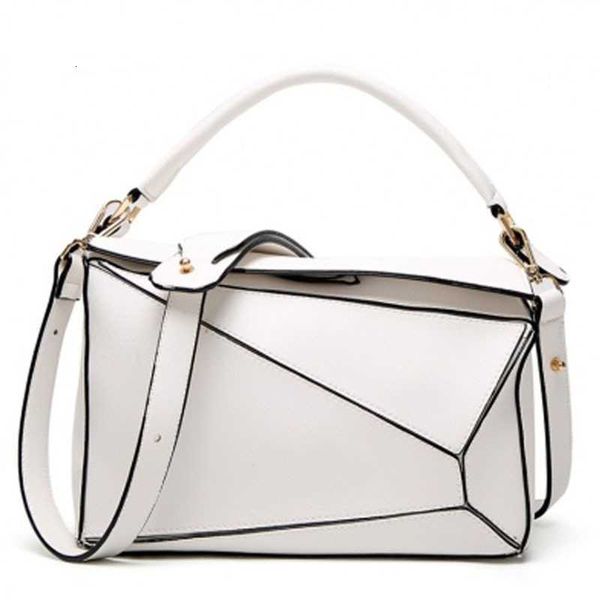 2022 new retro ladies bag luxury brand fashion one shoulder messenger large capacity versatile handbag
2022 new retro ladies bag luxury brand fashion one shoulder messenger large capacity versatile handbag