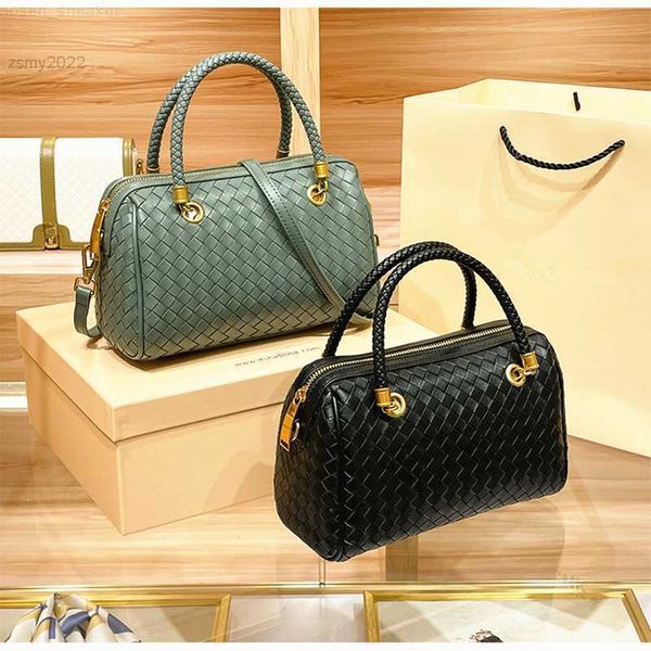women's soft leather shoulder purse brand designer leather mini handbag luxury leather woven casual boston satchel messenger bag
women's soft leather shoulder purse brand designer leather mini handbag luxury leather woven casual boston satchel messenger bag