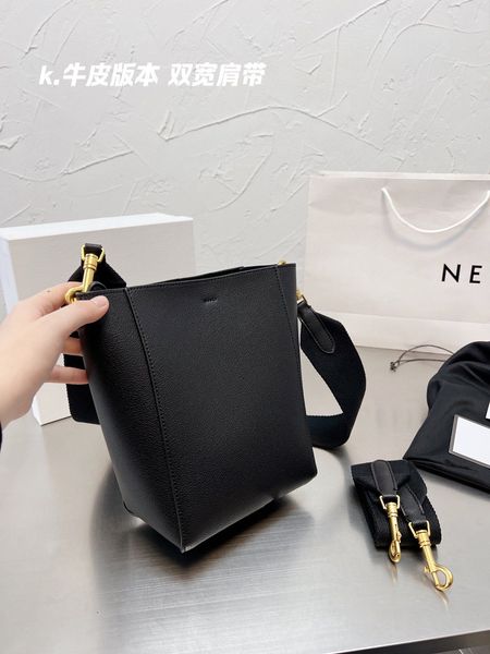 xiaoxiangjia bucket bag is simple and practical with cow skin and litchi pattern
xiaoxiangjia bucket bag is simple and practical with cow skin and litchi pattern