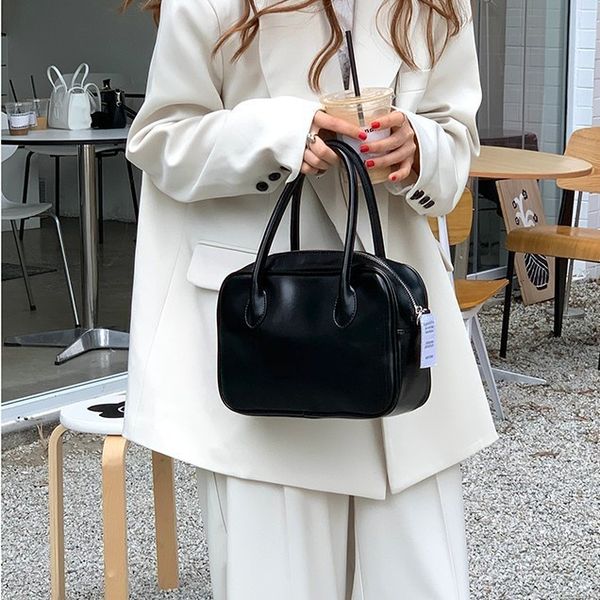 evening bags women casual tote handbags fashion ladies daily crossbody bag retro oil wax leather female shoulder messenger summer 230208
evening bags women casual tote handbags fashion ladies daily crossbody bag retro oil wax leather female shoulder messenger summer 230208