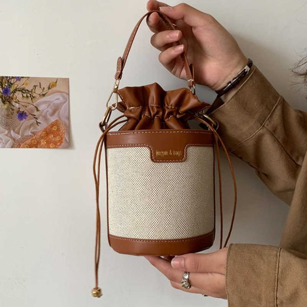 evening bags bkqu women's barrel bag luxury shoulder bag retro pu splicing leather messenger bag casual simple small handbags g230208
evening bags bkqu women's barrel bag luxury shoulder bag retro pu splicing leather messenger bag casual simple small handbags g230208