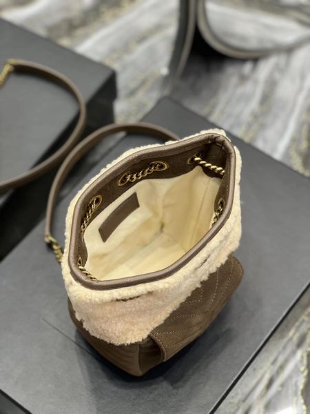 shopping bag mini bucket bag imported from italy retro chain capacity large autumn and winter women's bag
shopping bag mini bucket bag imported from italy retro chain capacity large autumn and winter women's bag