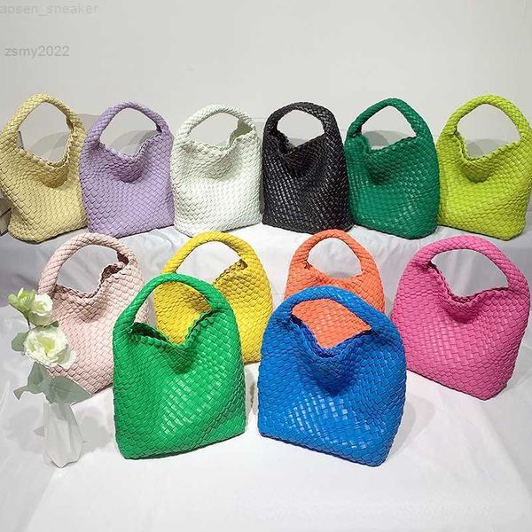 2022 new girls' large-capacity vegetable basket bag bun mother pu leather woven 2-piece handbag shoulder
2022 new girls' large-capacity vegetable basket bag bun mother pu leather woven 2-piece handbag shoulder