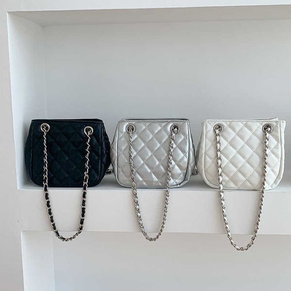 evening bags new pu leather lingge women's messenger bag fashion ladies shoulder bag women's chain mobile phone bag g230208
evening bags new pu leather lingge women's messenger bag fashion ladies shoulder bag women's chain mobile phone bag g230208