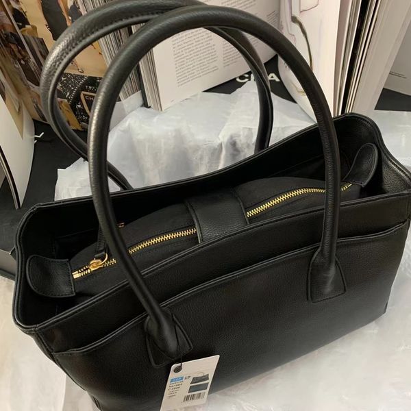 one shoulder hand crossbody bag guoxin bag classic atmosphere vegetable basket bag large capacity practical work
one shoulder hand crossbody bag guoxin bag classic atmosphere vegetable basket bag large capacity practical work