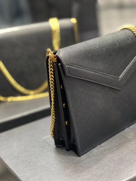 shopping bag shoulder bag messenger bag purse caviar leather bag light and versatile classic 5a quality
shopping bag shoulder bag messenger bag purse caviar leather bag light and versatile classic 5a quality