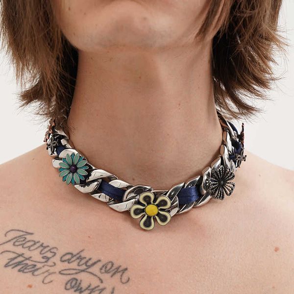 pendant necklaces 2020f/w old steel necklace men's fashion label small crowd design feeling ribbon flower decoration cuban chain woman, Silver
pendant necklaces 2020f/w old steel necklace men's fashion label small crowd design feeling ribbon flower decoration cuban chain woman, Silver