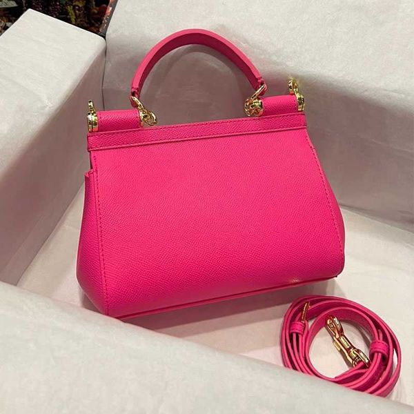 luxury handbag fashion shoulder messenger bag three size purse classic lady elegant high end tote
luxury handbag fashion shoulder messenger bag three size purse classic lady elegant high end tote