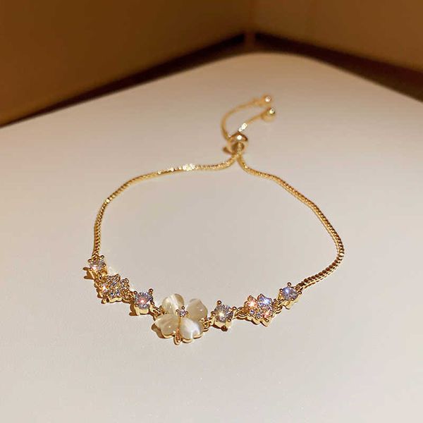 designer bracelet jewlery for women deluxe aaa zircon opal clover women's adjustable bracelet fashion shiny gold wedding jewelry party, Golden;silver
designer bracelet jewlery for women deluxe aaa zircon opal clover women's adjustable bracelet fashion shiny gold wedding jewelry party, Golden;silver