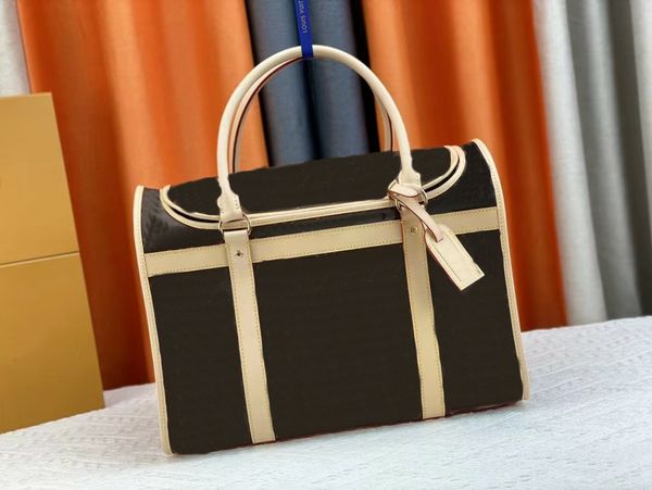 luxury designer mono gram canvas pet carrier shoulder bags letter floral printing dog handbag with breathable mesh face window gold hardware
luxury designer mono gram canvas pet carrier shoulder bags letter floral printing dog handbag with breathable mesh face window gold hardware