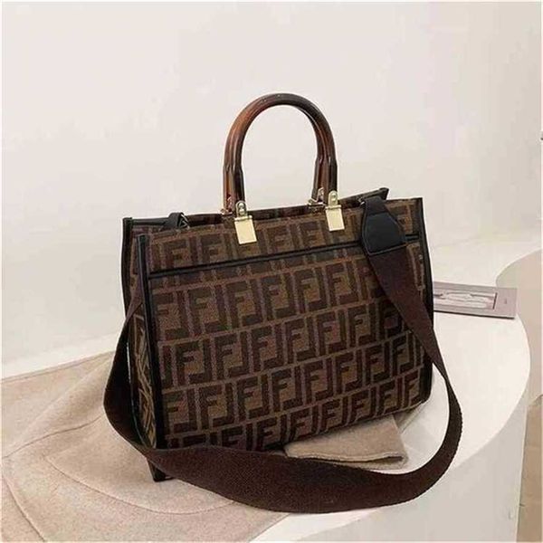 28% off handbag 2023 new bag explosive models hand-held crossbar trend canvas
28% off handbag 2023 new bag explosive models hand-held crossbar trend canvas