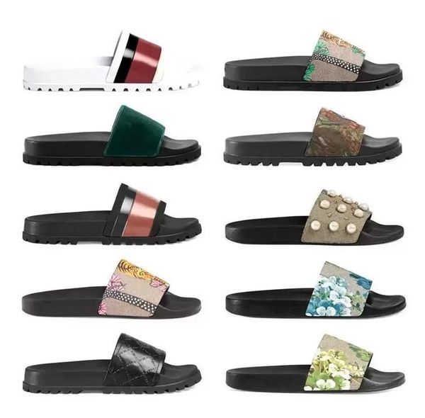 with box 2023 designer slippers men women guccily slides shoes printing black floral strawberry print web rubber slide canvas green flowers 
with box 2023 designer slippers men women guccily slides shoes printing black floral strawberry print web rubber slide canvas green flowers