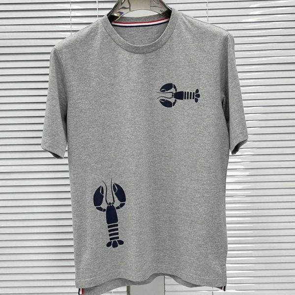 t-shirts tom tee brown short sleeve round neck 23ss stripe leisure casual fashion designer classic polo shirt new tb white cotton crawfish p, White;black
t-shirts tom tee brown short sleeve round neck 23ss stripe leisure casual fashion designer classic polo shirt new tb white cotton crawfish p, White;black