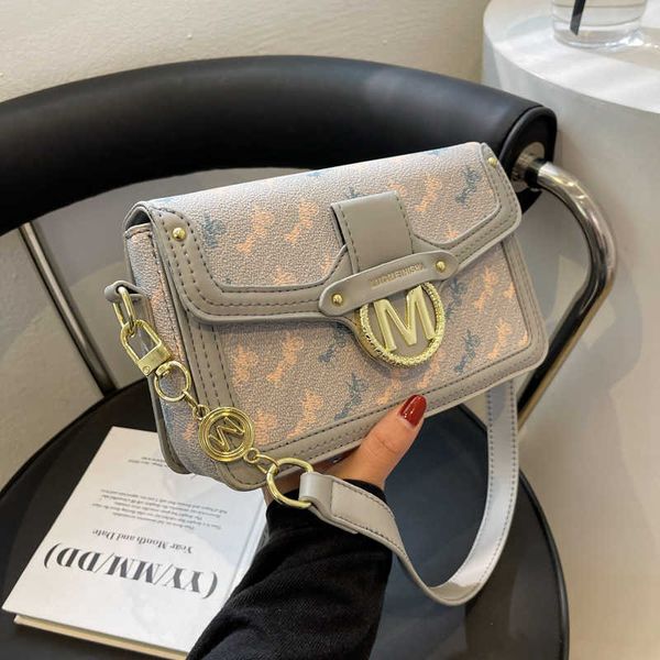 evening bag high texture 2022 spring and summer new armpit women's fashion niche design printed messenger small square 0805
evening bag high texture 2022 spring and summer new armpit women's fashion niche design printed messenger small square 0805