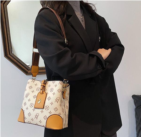 a1211-3# women luxurys designers bags crossbody handbags womens purses shoulder shopping totes bag
a1211-3# women luxurys designers bags crossbody handbags womens purses shoulder shopping totes bag