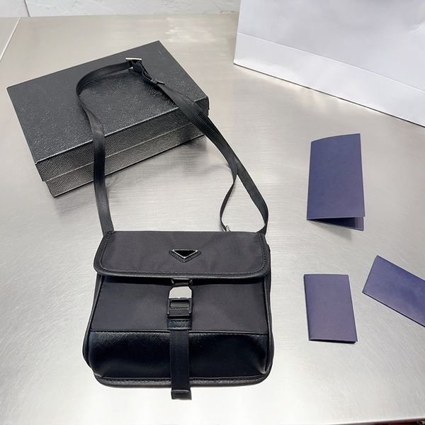 designer womens crossbody bags mens fashion nylon phone messenger bag women classic pattern waterproof cross body bags womens stylish wallet 
designer womens crossbody bags mens fashion nylon phone messenger bag women classic pattern waterproof cross body bags womens stylish wallet