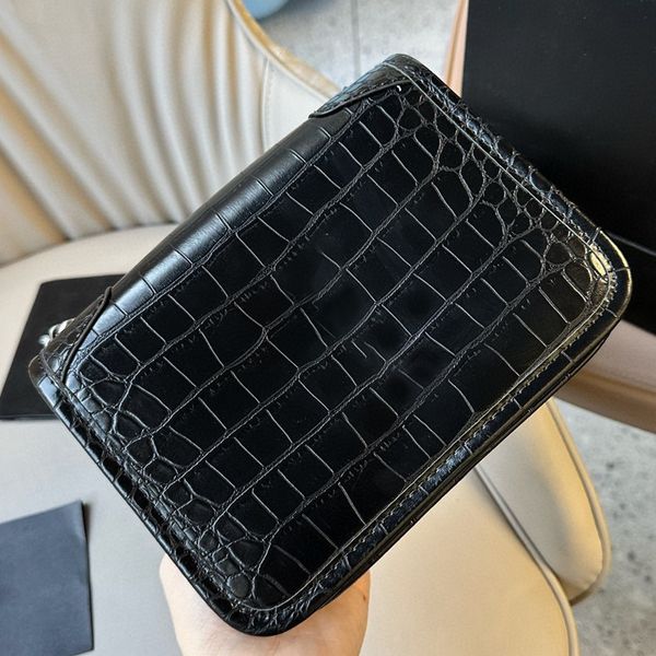 5a designer bag gold letter fashion women small flap handbags chain shoulder crossbody purse
5a designer bag gold letter fashion women small flap handbags chain shoulder crossbody purse