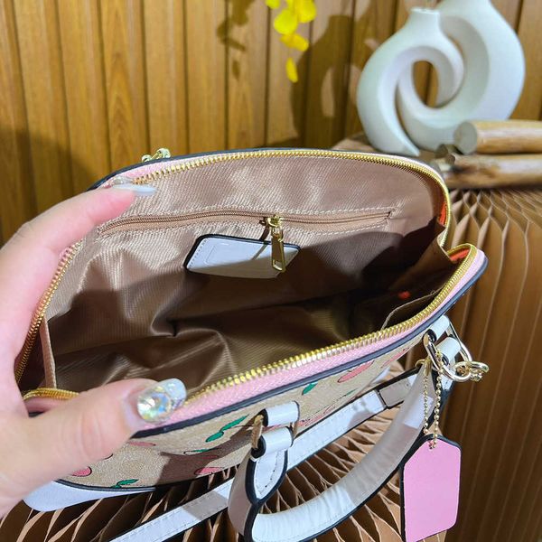 new luxurys designer bag c-letter shoulder bags pink cherry print shell bag women leather purse handbag womens fashion crossbody bags classi
new luxurys designer bag c-letter shoulder bags pink cherry print shell bag women leather purse handbag womens fashion crossbody bags classi