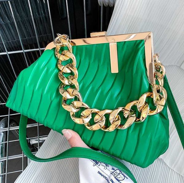 fashion triangle design gold thick chain shoulder crossbody bag for women 2022 new luxury brand handbag large party cluth
fashion triangle design gold thick chain shoulder crossbody bag for women 2022 new luxury brand handbag large party cluth