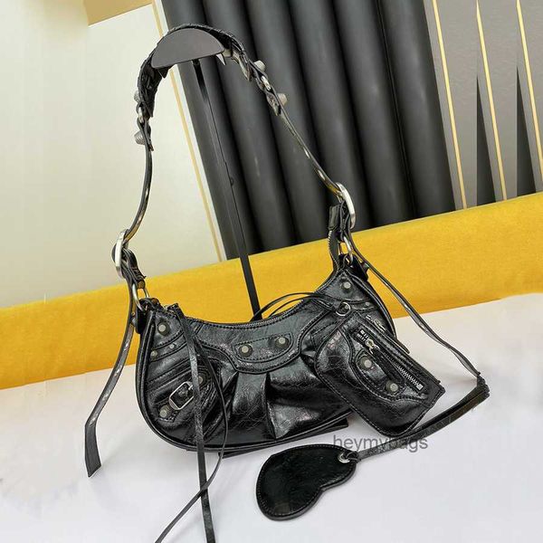 le cagole 2023 women le cagole motorcycle shoulder bags luxury designers genuine leather crossbody clutch wallet purse pochette retro 7a qua
le cagole 2023 women le cagole motorcycle shoulder bags luxury designers genuine leather crossbody clutch wallet purse pochette retro 7a qua