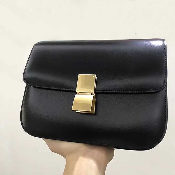 ladies luxury shoulder bag classic cowhide diagonal box lock small square high-quality leather tofu
ladies luxury shoulder bag classic cowhide diagonal box lock small square high-quality leather tofu
